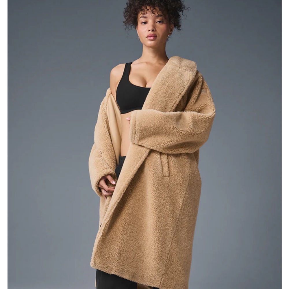 ALO Yoga Camel oversized Sherpa trench